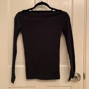Black long sleeve fitted tee
